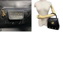 サルヴァトーレフェラガモ Salvatore Ferragamo ハンドバッグ スタッズ ブラックの画像