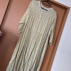 ワンピースとTシャツまとめ売りの画像