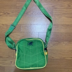 アディダスのバックの画像