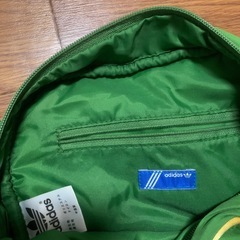 アディダスのバックの画像