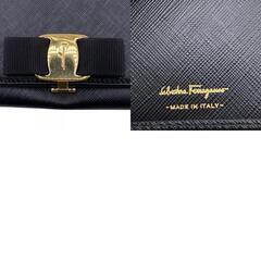 サルヴァトーレフェラガモ Salvatore Ferragamo 二つ折り財布 ヴァラリボン フラップ ブラックの画像