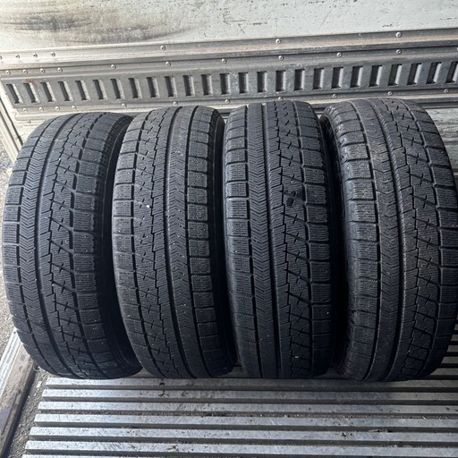 バリ山　BRIDGESTONE ブリヂストン　ブリジストン　VRX 215/65R16 スタッドレス　タイヤ　2019年製　16インチ