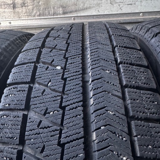バリ山　BRIDGESTONE ブリヂストン　ブリジストン　VRX 215/65R16 スタッドレス　タイヤ　2019年製　16インチ