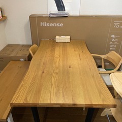 ダイニングテーブルの画像