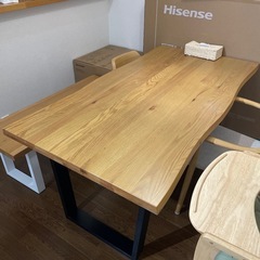 ダイニングテーブルの画像
