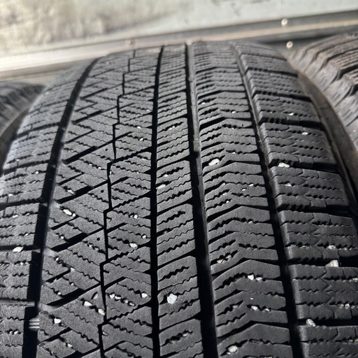 バリ山　BRIDGESTONE ブリヂストン　ブリジストン　VRX2 225/50R18 スタッドレス　タイヤ　2021年製　18イン