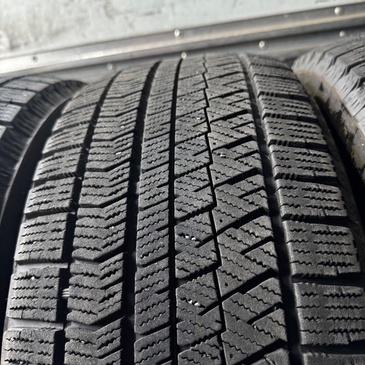バリ山　BRIDGESTONE ブリヂストン　ブリジストン　VRX2 225/50R18 スタッドレス　タイヤ　2021年製　18イン