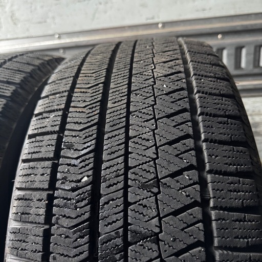 バリ山　BRIDGESTONE ブリヂストン　ブリジストン　VRX2 225/50R18 スタッドレス　タイヤ　2021年製　18イン