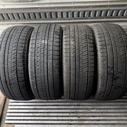 バリ山　BRIDGESTONE ブリヂストン　ブリジストン　VRX2 225/50R18 スタッドレス　タイヤ　2021年製　18インチ