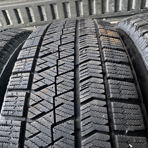 極上タイヤ　BRIDGESTONE ブリヂストン　ブリジストン　VRX2 195/65R15 スタッドレス　タイヤ　2020年製　15