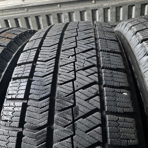 極上タイヤ　BRIDGESTONE ブリヂストン　ブリジストン　VRX2 195/65R15 スタッドレス　タイヤ　2020年製　15