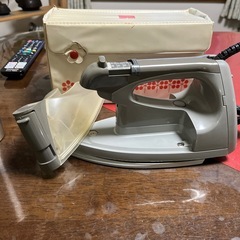 スチーム機能付きのToshiba製アイロン、HIS-68Fモデルの画像