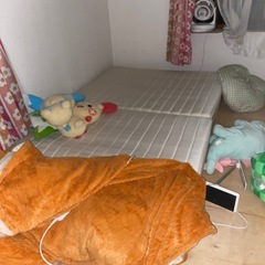 壊れたベッドの画像