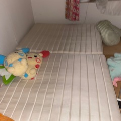 壊れたベッドの画像