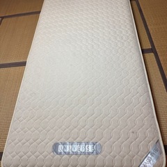 無料　綺麗でおしゃれなシングルベッドの画像