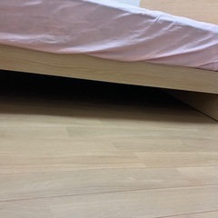 ダブルベッドの画像