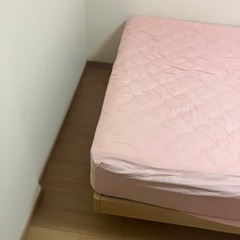 ダブルベッドの画像