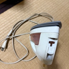 アイロンとアイロン台の画像