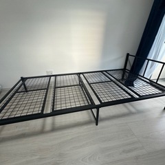 配達可【シングルベッド】【管理番号13009】金の画像