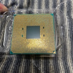 CPU 𝐑𝐲𝐳𝐞𝐧5 2400GTの画像
