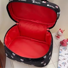 新品　キティ化粧ポーチの画像