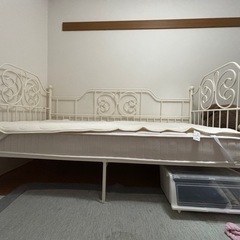 ベッドフレームのみの画像