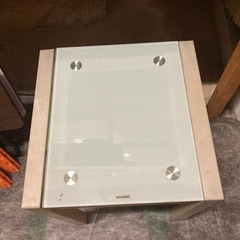 テーブル　同じのが二つありますの画像