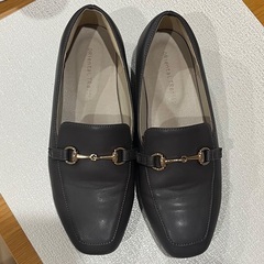 【跳べるパンプス】スクエアトゥビットモチーフローファーの画像
