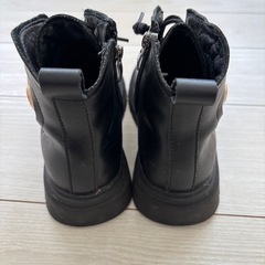 女の子　ハートマークショートブーツ　ブラック　紐タイプ　21.5cm レーザー　海外購入の画像