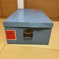 ブリキ衣装ケース　青の画像