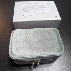 【新品未使用)】4°c ジュエリーポーチ　アクセサリー収納の画像