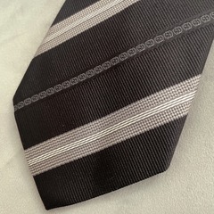 美品★グッチ　ネクタイ　ストライプ　黒　シルバー　グレー　GUCCIの画像