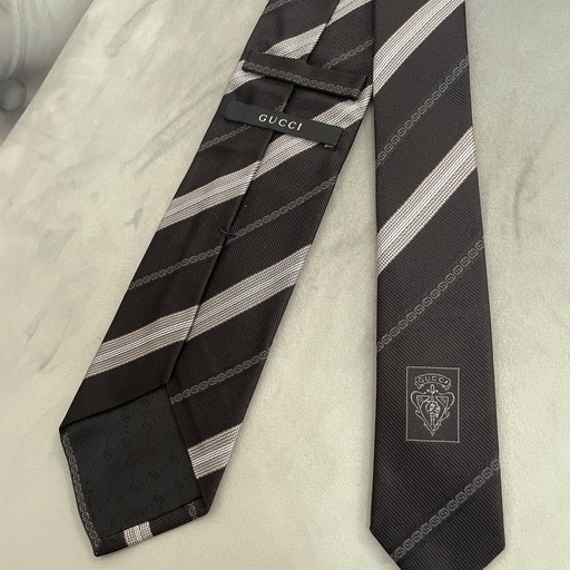 美品★グッチ　ネクタイ　ストライプ　黒　シルバー　グレー　GUCCI