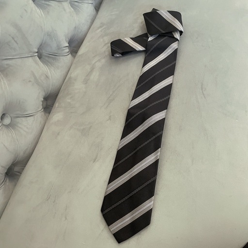 美品★グッチ　ネクタイ　ストライプ　黒　シルバー　グレー　GUCCI