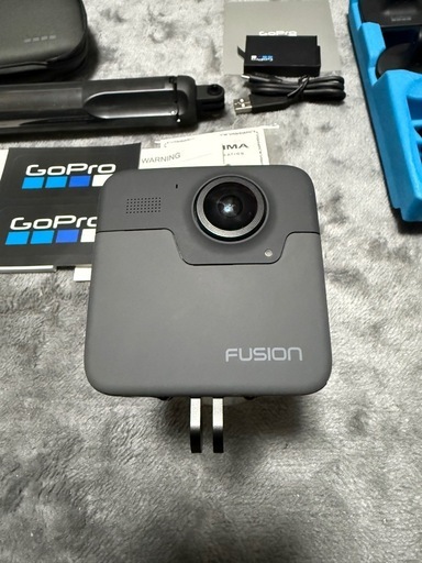 GoPro FUSION　360度カメラ　 別売りのmicroSD 2枚、
未使用予備バッテリー付き  