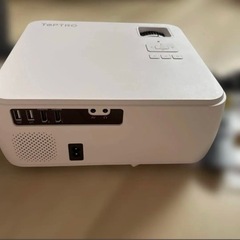 TOPTROプロジェクターと専用キャリーケースのセット。の画像
