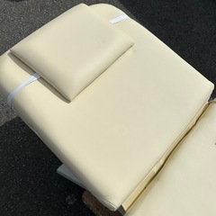 電動エステベッド　電動マッサージベッド　施術　リモコン付き　エステ　お店　店舗の画像