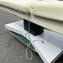 電動エステベッド　電動マッサージベッド　施術　リモコン付き　エステ　お店　店舗の画像