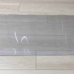 衣類がかけられるメタルラックの画像