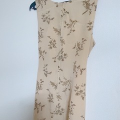 【まとめ買い歓迎】花柄　ベージュ　ワンピースの画像