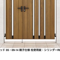 ウッド調アルミ門扉の画像