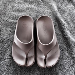 PAES リカバリーサンダル グレー 23.5cmの画像