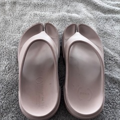 PAES リカバリーサンダル グレー 23.5cmの画像