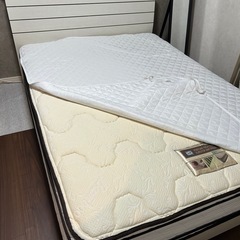 ニトリ ダブルベッド ホワイト木目調の画像