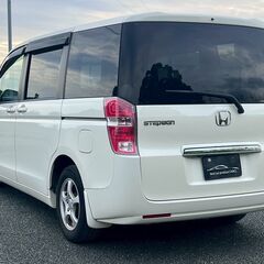 コミコミ🚘車検長い！R９年２月まで！８人乗り！後期型！後席モニター！Bカメラ！両側パワスラ！ETC！ステップワゴン！の画像