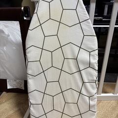 TOSHIBA アイロン　IKEAアイロン台の画像