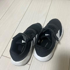 adidasスニーカー19センチの画像