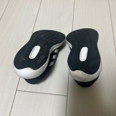 adidasスニーカー19センチの画像