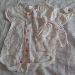 ベビー肌着セット　二組　帽子　汗取りパット　靴下他　アンナニコラボディスーツの画像