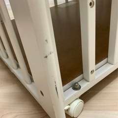 カトージのベビーベッド 白 の画像